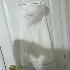 Elegant White Strapless dress